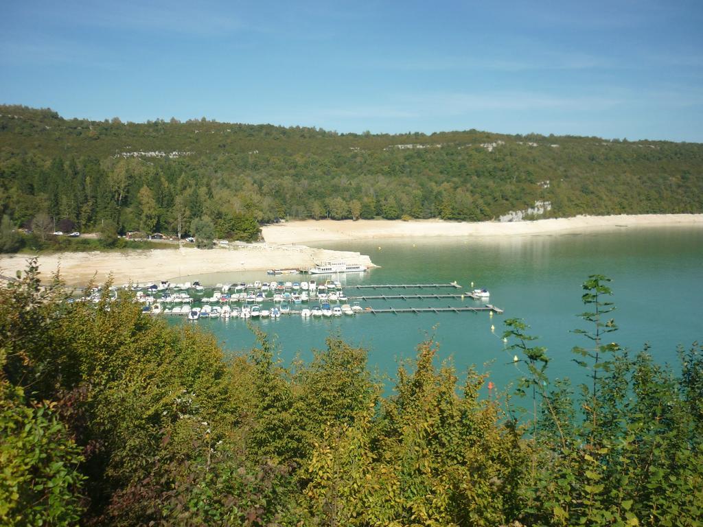 Hotel Restaurant La Chaumiere Du Lac Clairvaux-les-Lacs Exterior photo