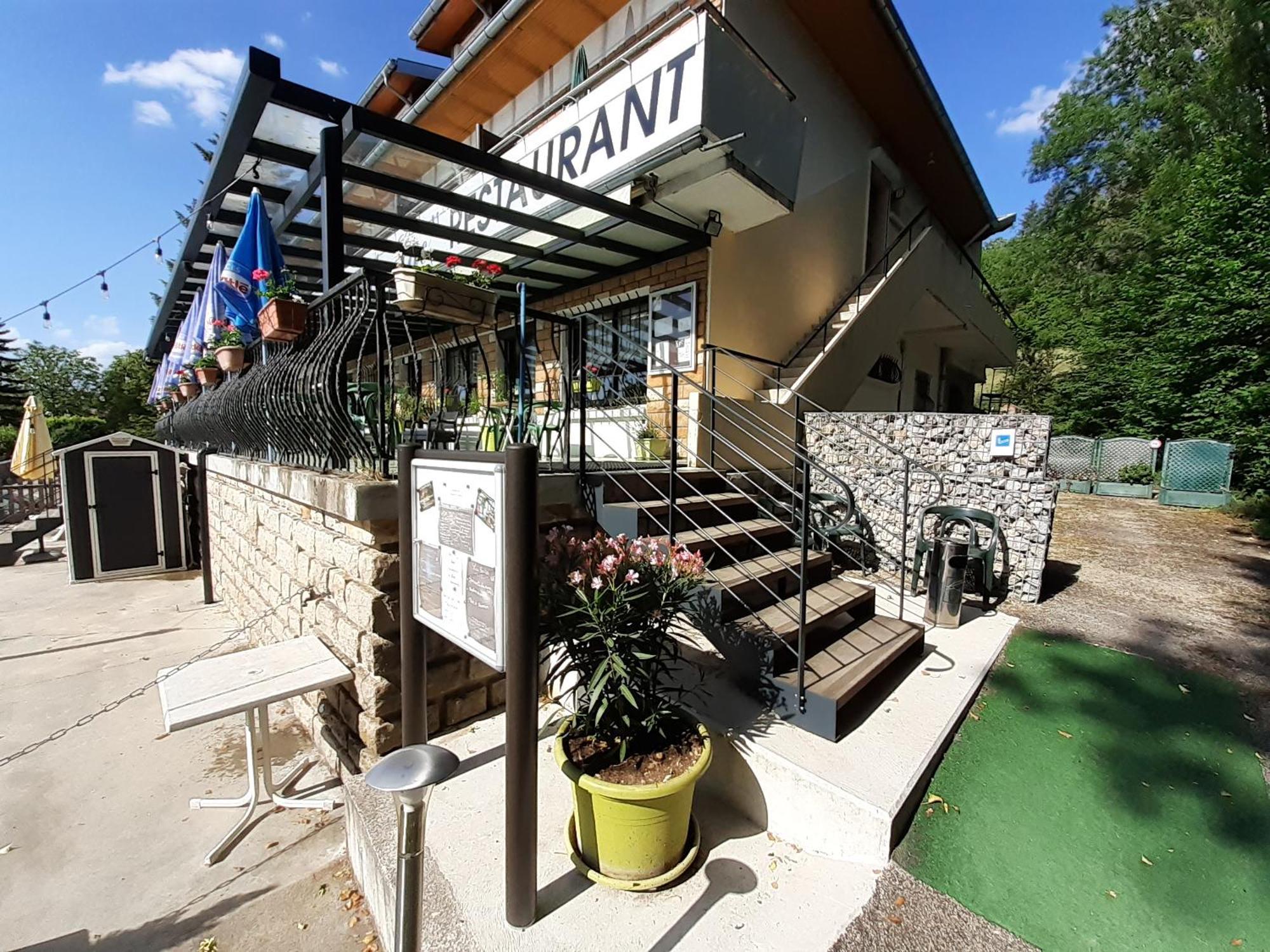 Hotel Restaurant La Chaumiere Du Lac Clairvaux-les-Lacs Exterior photo