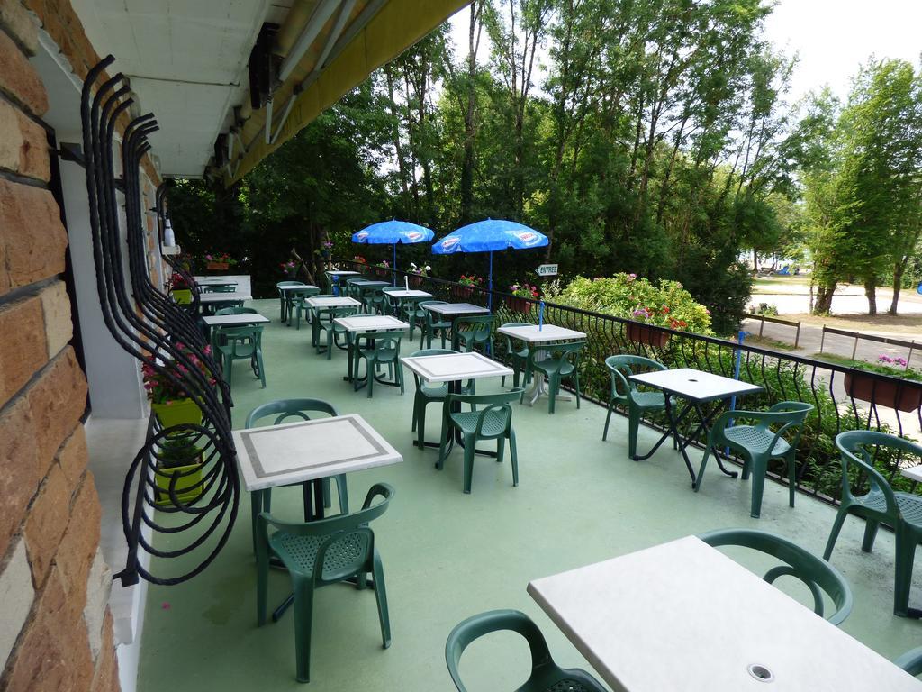 Hotel Restaurant La Chaumiere Du Lac Clairvaux-les-Lacs Exterior photo
